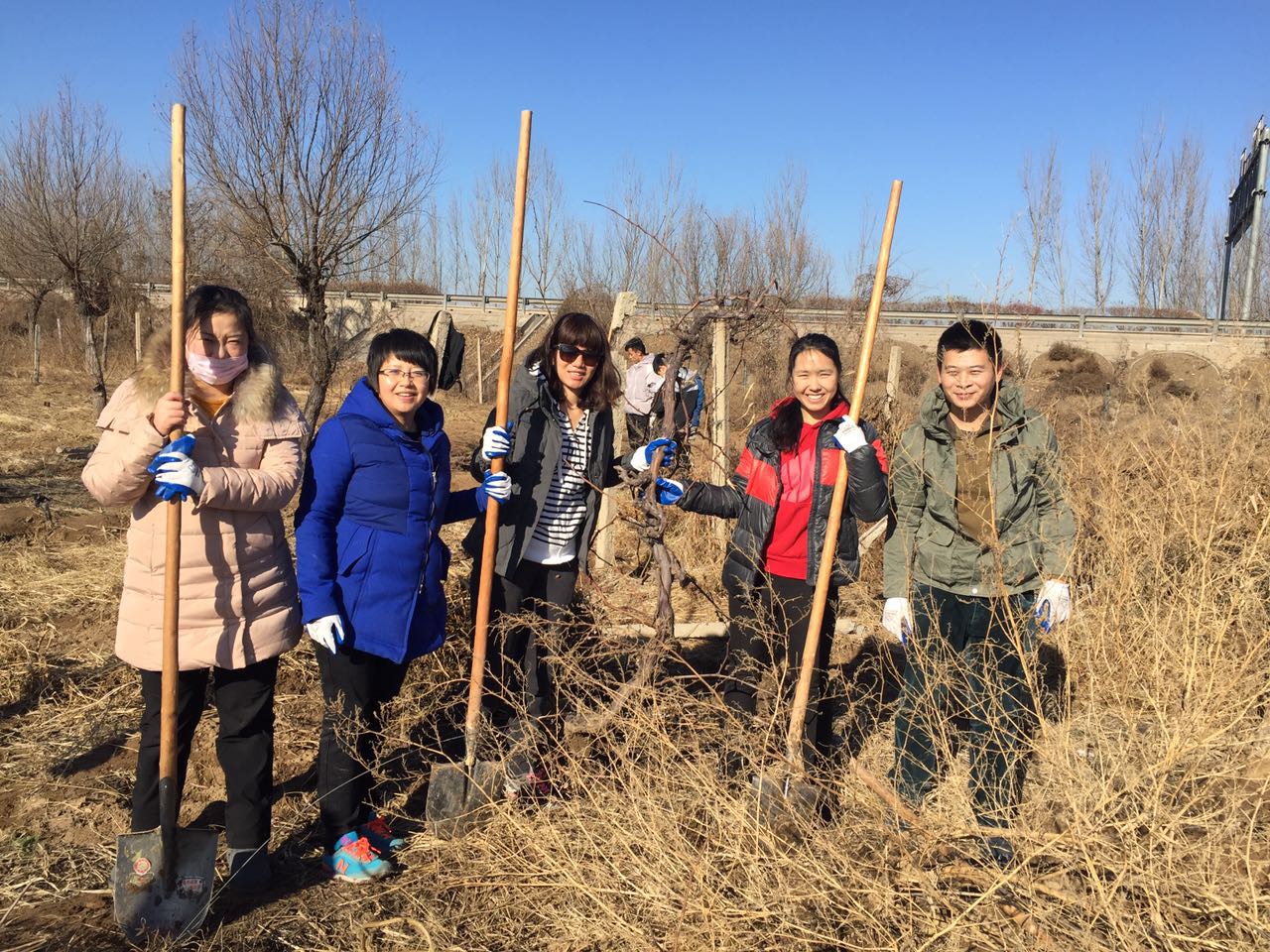 关爱儿童 快乐劳动