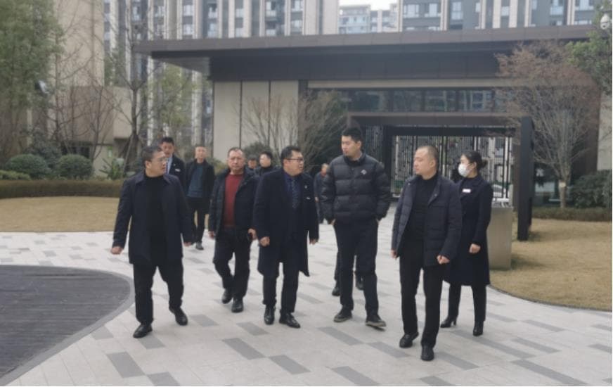 重庆市万州区住建局、物业协会领导一行莅临北京兴业源-成都中车共享城项目参观考察